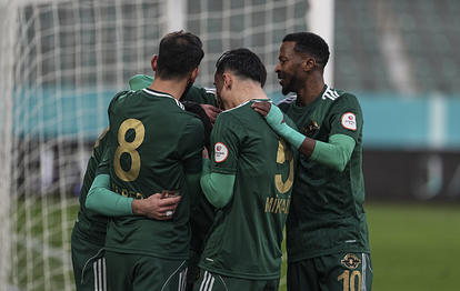 "Esenler Erokspor, Fazladan Maçıyla Zirvenin Yeni Sahibi!"