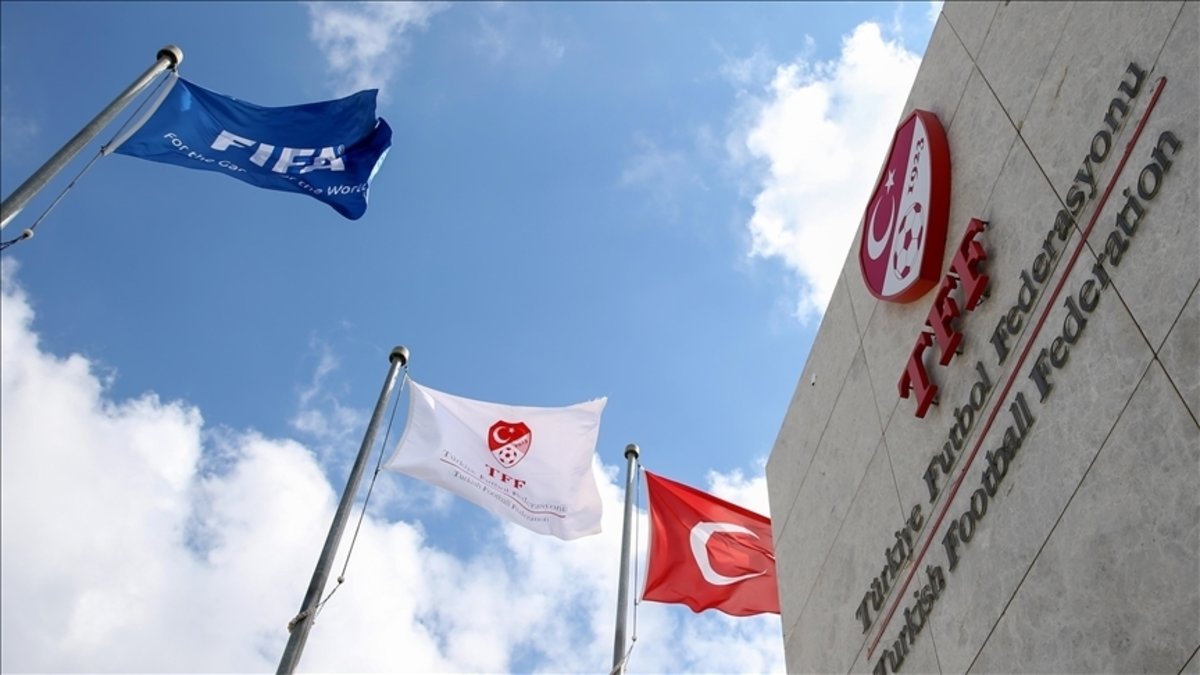 "Fenerbahçe, Kocaelispor ve Beşiktaş, Trendyol Süper Lig'de PFDK Cezalarıyla Sarsıldı!"